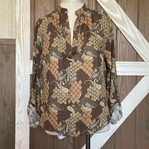 Triple Seven Print Brown Blouse. Tab sleeves. Deep V-Neck. Size Small EUC